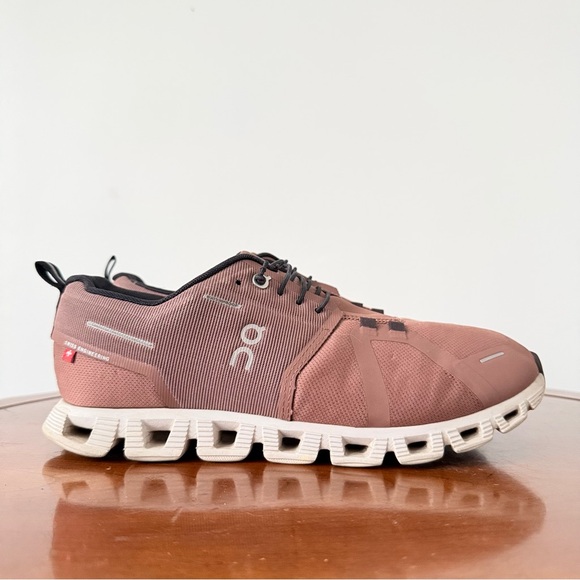 On Running Women’s Cloud 5 Waterproof Running Shoes | US 9.5 - Picture 3 of 6